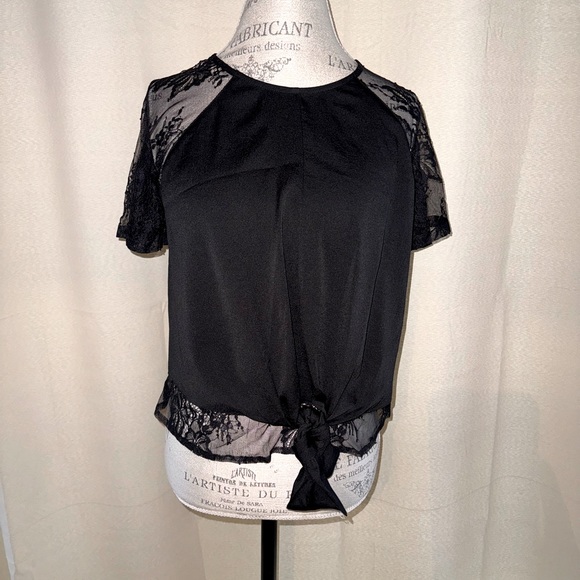 SOLD. NWT Women’s Express Blouse - Picture 3 of 5